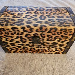 Leopard decor mini storage trunk