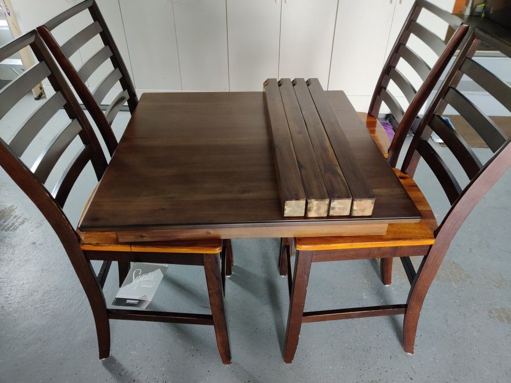 Dining set, Table is New and Un-Built