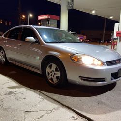 2010 Chevy impala with 136,000miles ac/hear clean car/ clean title