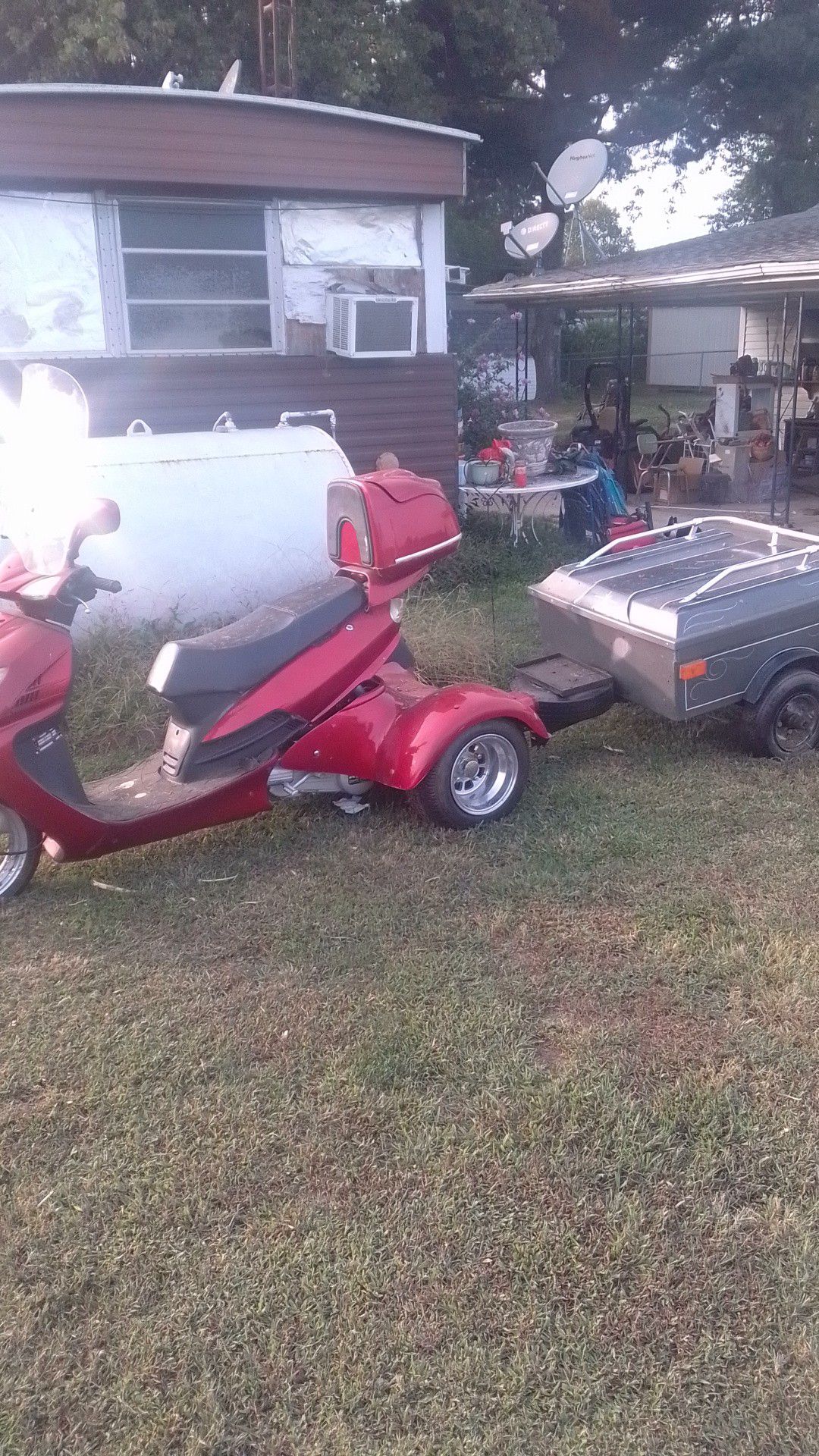 2012 like new 150cc trike & cargo trailer 201 miles with title