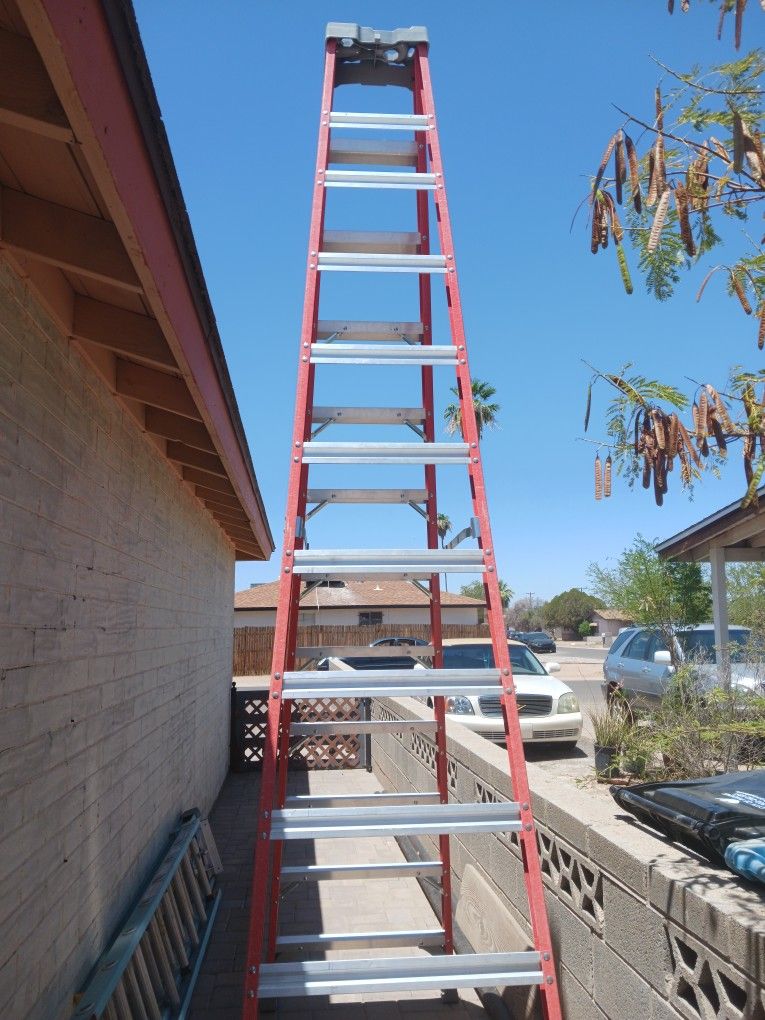 12 Ft Fiberglas ladder