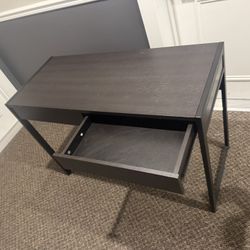 DESK - GOOD CONDITION 