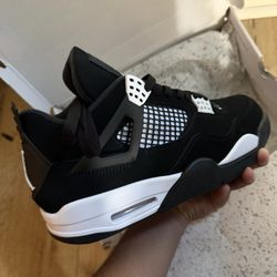 Jordan 4 Size 8.5 white thunder