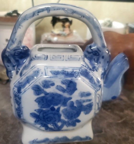 Small Chinese  Teapot 