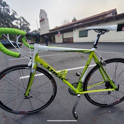 MINT Trek 1.5 Road Bike (58cm) - Just Serviced at Trek - New Gator Hardshells