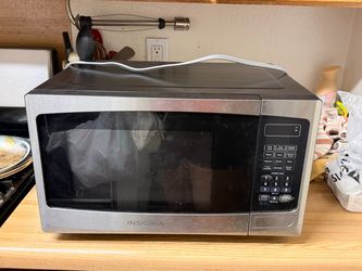 Insignia Countertop Microwave Stainless Steel