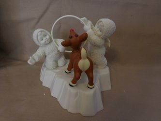 Snowbabies Dept 56 Guest Collection Rudolph Gets Ready Red Nose Blinks #56.69906, needs 2 AAA battery's
