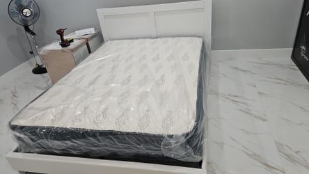 QUEEN SIZE BED, MATTRESS AND TWO NIGHTSTANDS 