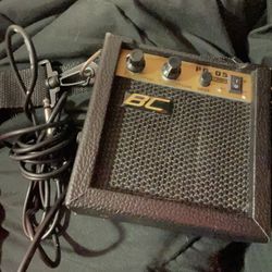 Small guitar amp (with wire) 