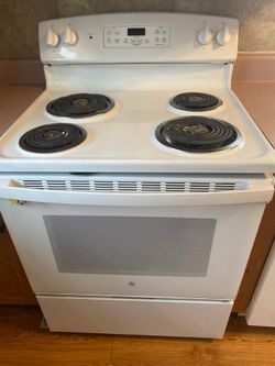 GE 30" Freestanding Electric Coil Range, White, Self-Clean, Used Good