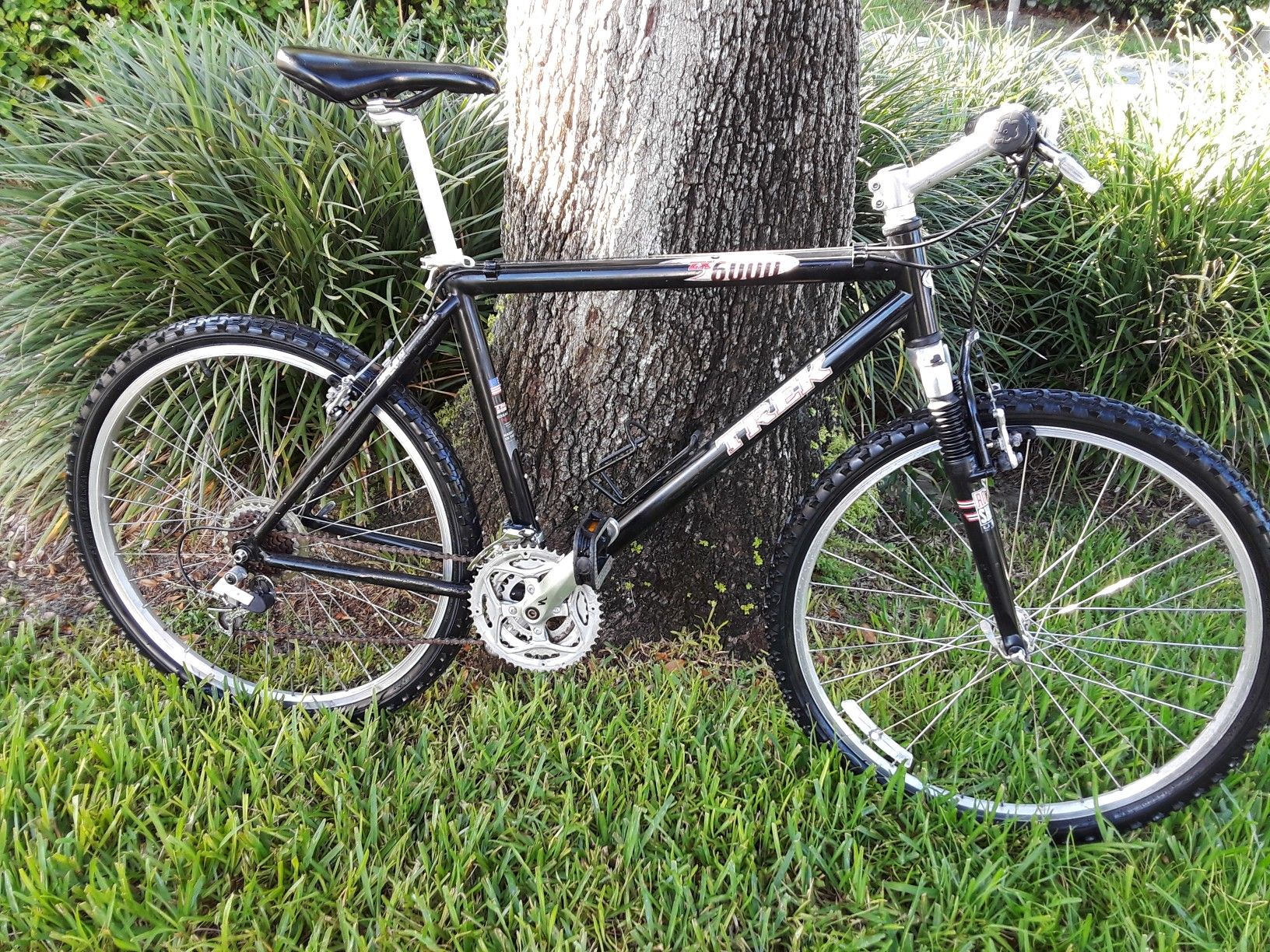 TREK ZX6000 MOUNTAIN BIKE. GREAT CONDITION.