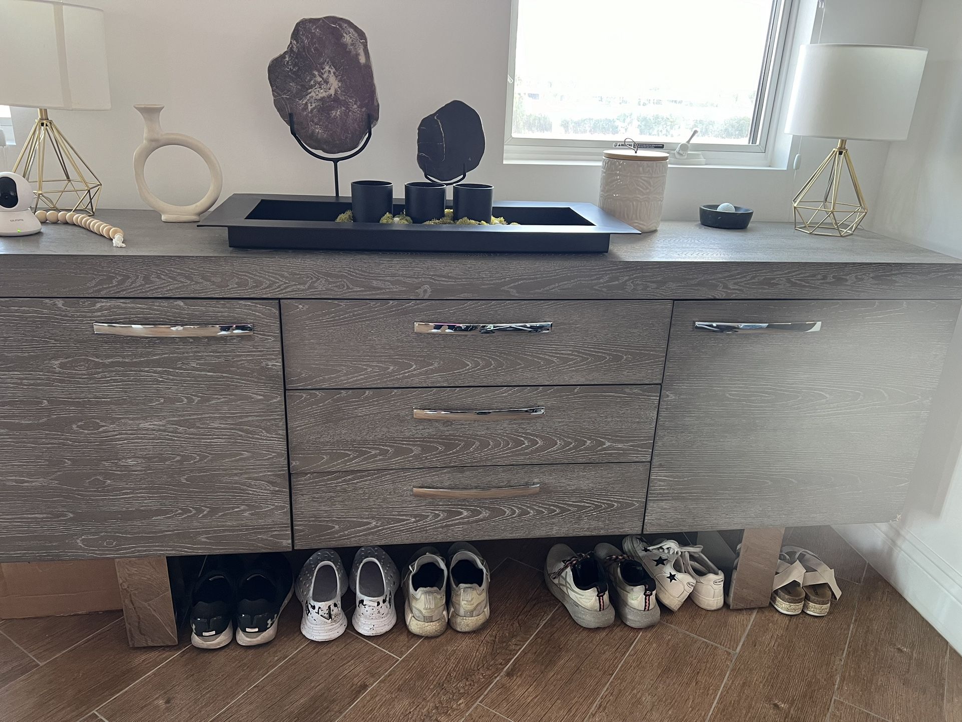 Grey Console