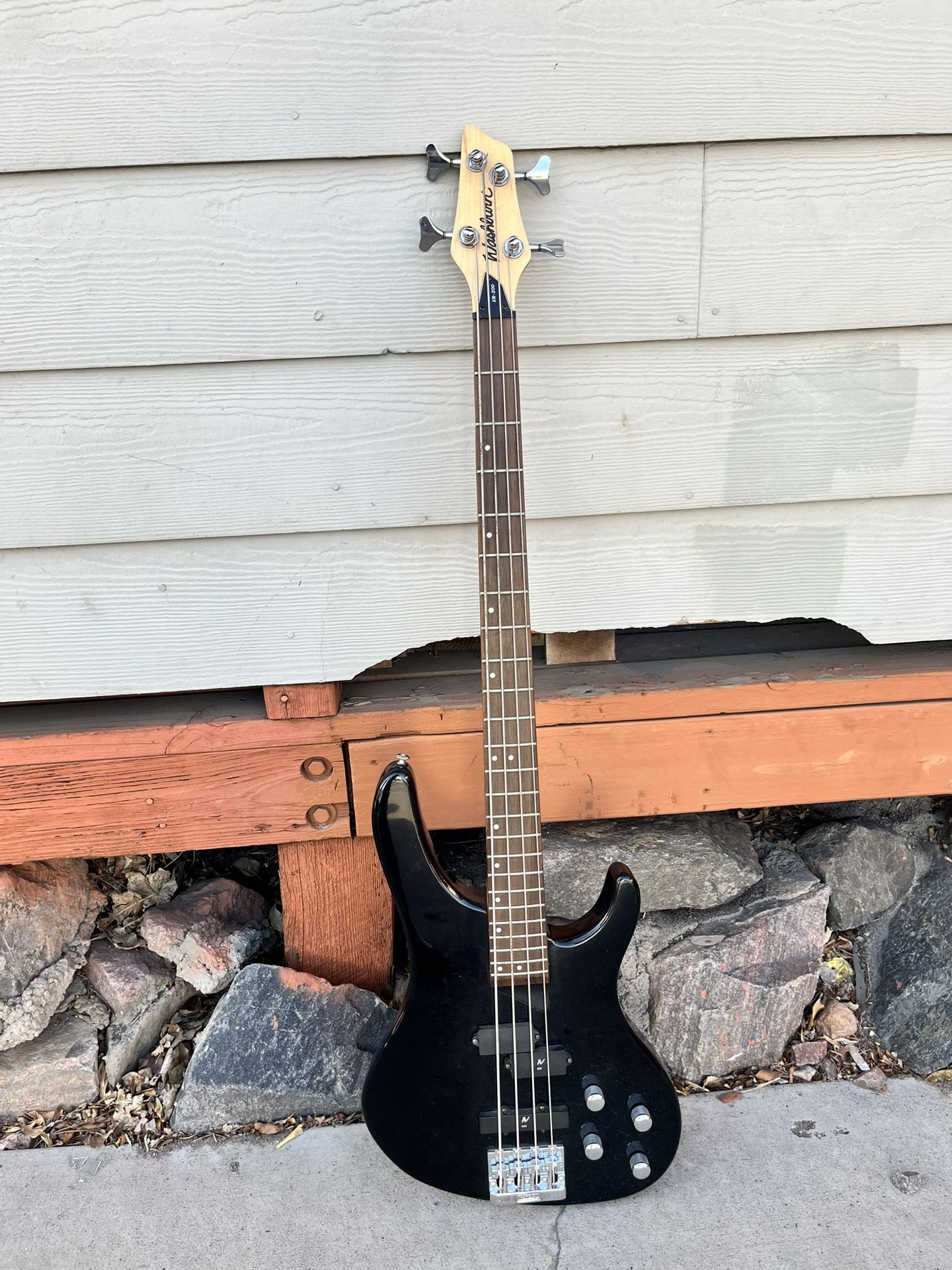 Washburn Bass Guitar XB-200