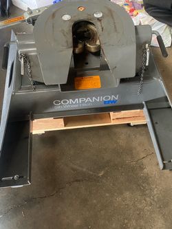 B&W Companion Fifth Wheel Hitch