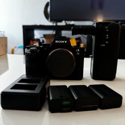Sony A7ii (body) With 3 Batteries Charger And Battery Grip