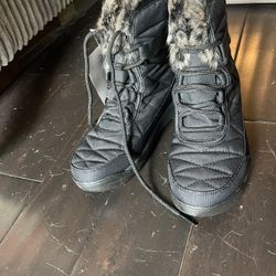 Columbia Minx shorty IV Size 7.5 Black Boots Snow Boots Imported Last Year