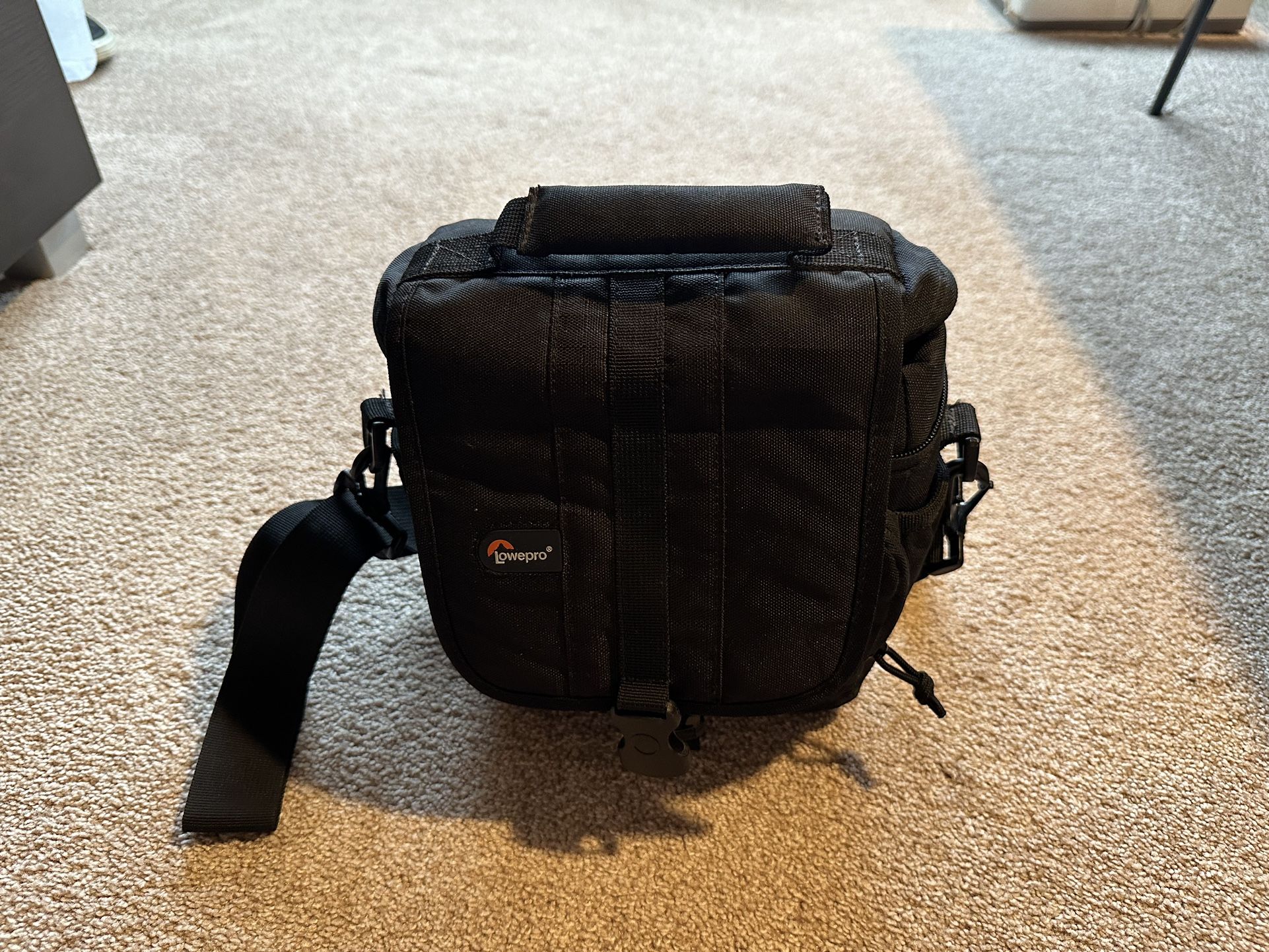 Lowepro Camera Carrying Bag - Compatible with DSLR Camera - Black