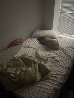 Columbia Grad Sale -Full size bed