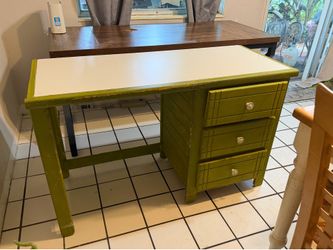 Free desk