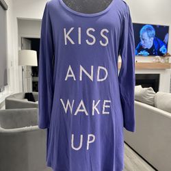 Victorias Secret Kiss And Wake Up Sleep Shirt