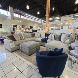 Brand New - Beautiful 😻 Sectional All Pillows Including @furniture Expo