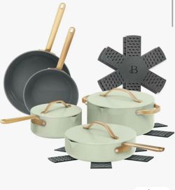 Beautiful 12 p. ceramic non-stick cookware set new
