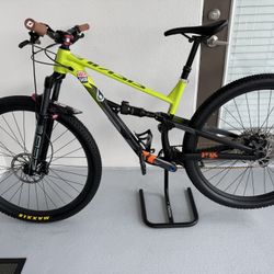 I am selling or trade a POLYGON D7 2024 mountain bike with many improvements.