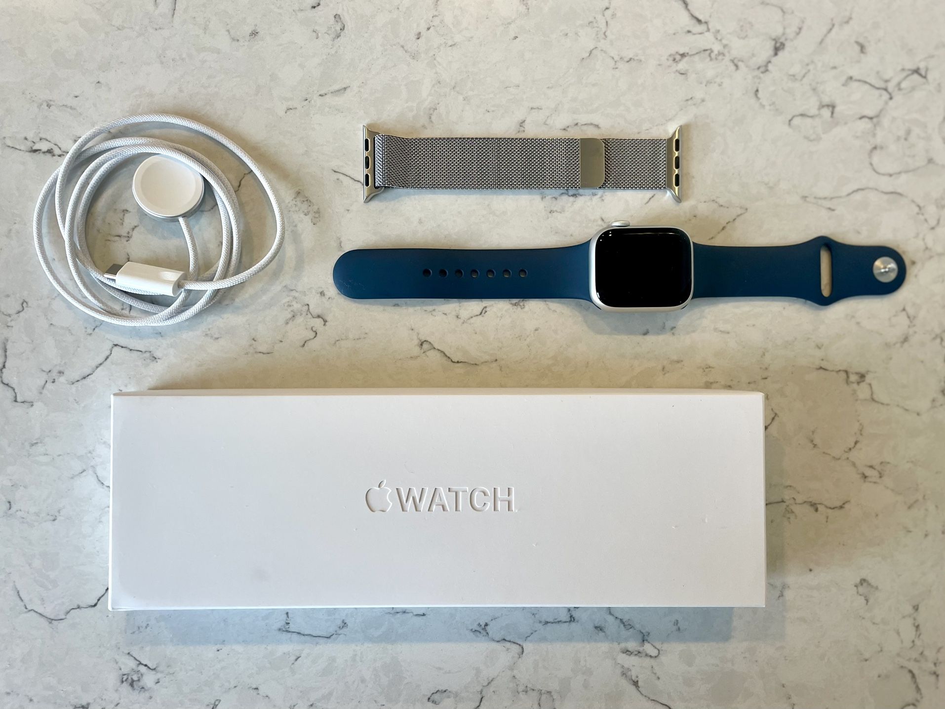 Apple Watch Series 9 41mm GPS Aluminum Case with Silver Milanese Loop S/M