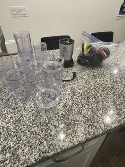 Magic Bullet WITH LOTS OF ACCESSORIES 