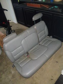 Extra Car seat GMC Suburban 1996
