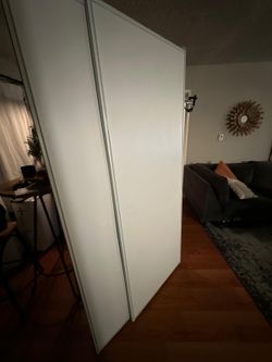 Woodgrain sliding closet door
