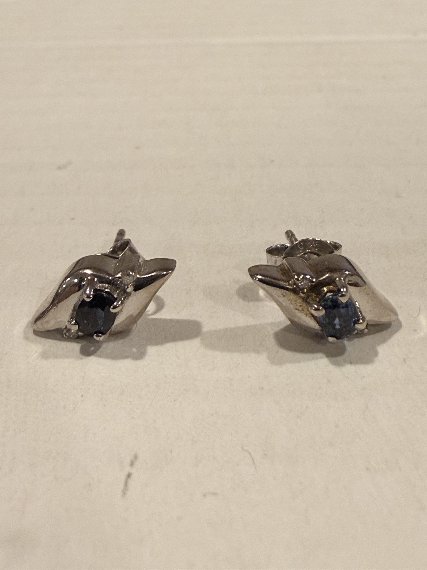 Sterling silver 925 blue sapphire stud earrings