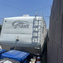 2007 toy hauler Altitude 26’’