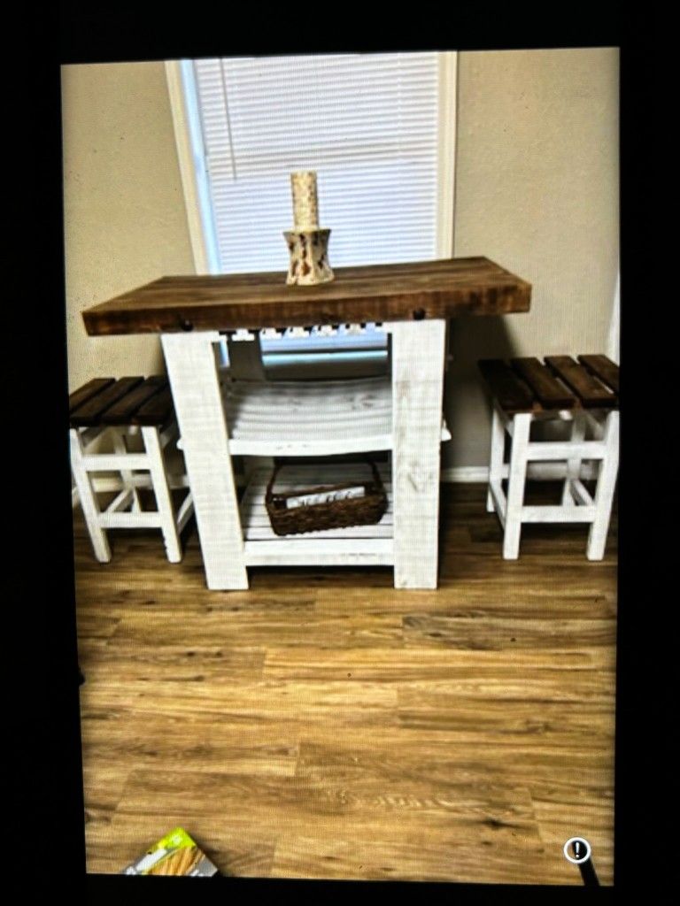 Rustic Cabin CUTE Table/ Bar With Stools