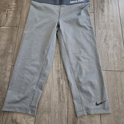 Nike Pro athletic tights Size M, Like New