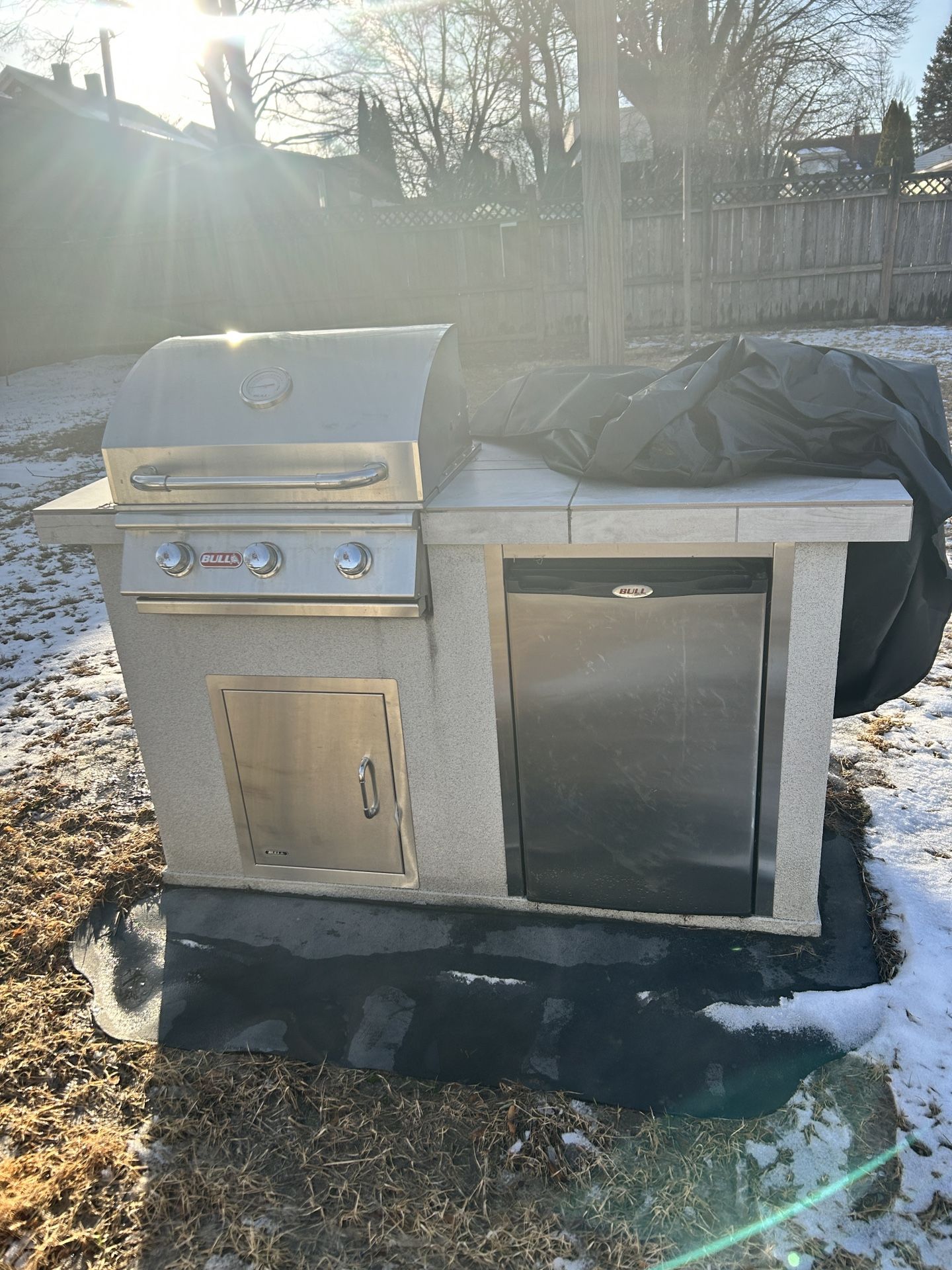 Grille w/ Fridge & Counter 