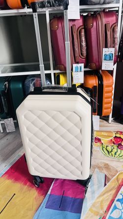 NEW 20” Ivory Carry-On – $30 FIRM | Trusted Seller ⭐ 1,000+ Positive Reviews 📍 South Durango & 215 — near IKEA 🧳 Hardshell • Spinner wheels • Teles