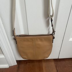 Coach All Leather Cross Body Purse. 👜. ! Great Shape. 