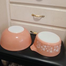 Old Vintage Pyrex Bowls