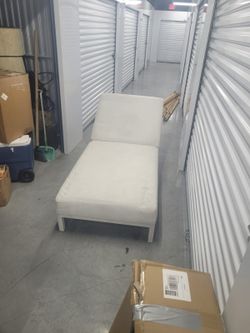 Iron base, color white.