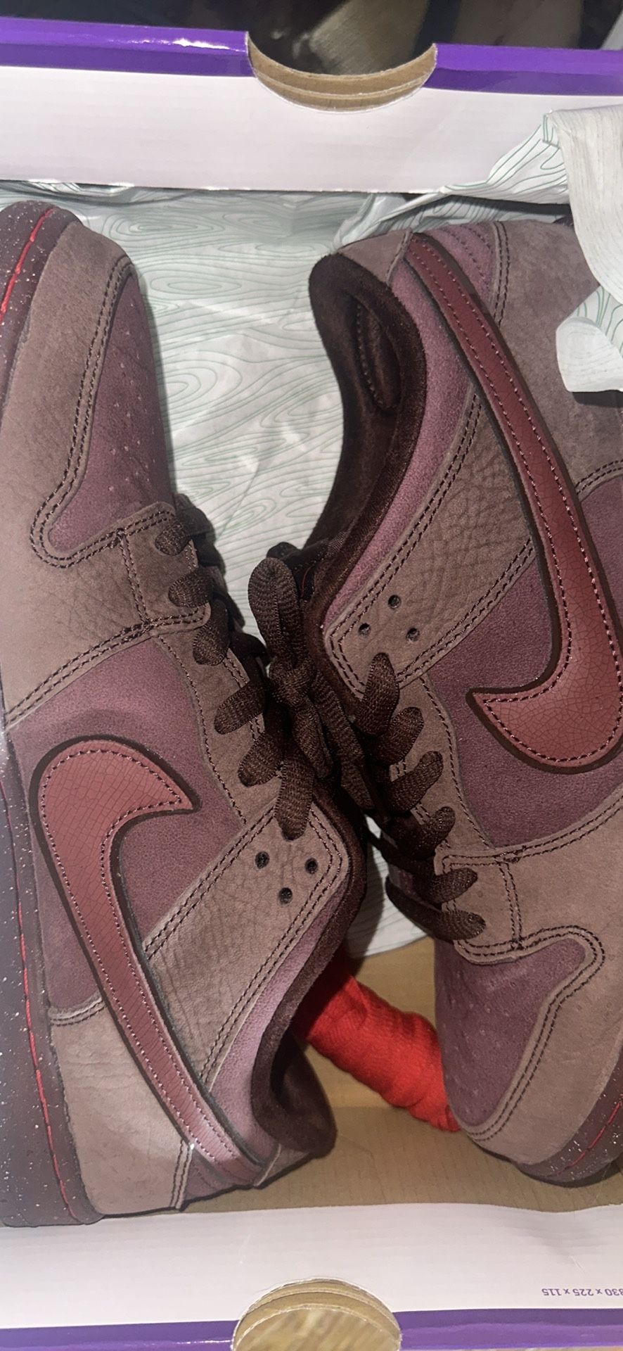 SB Dunks City Of Love Burgundy Crush