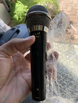 Vocal microphone and cord