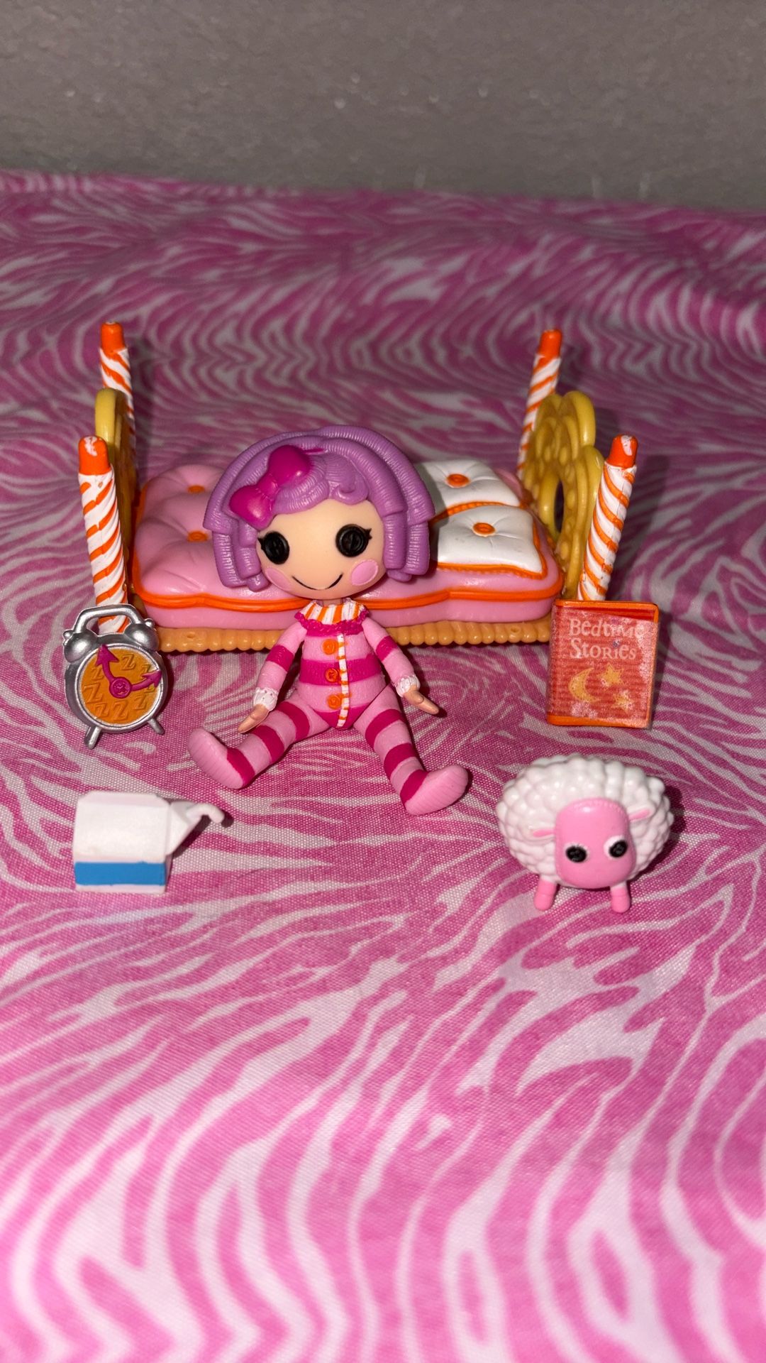 Lalaloopsy Mini Doll Pillow Featherbed In Pajamas &  Bed. &. Pet  & Items