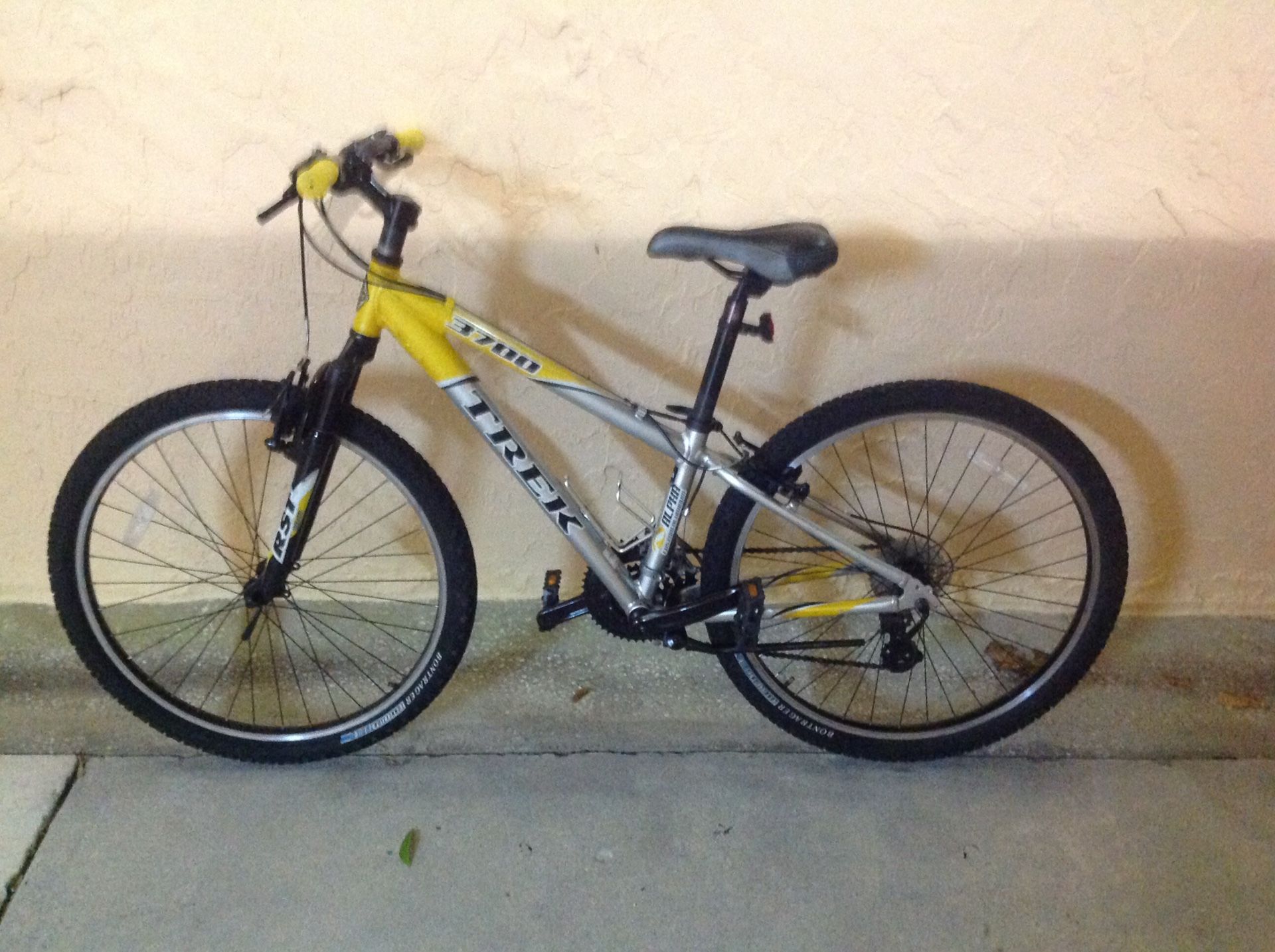 BICYCLE TREK 21 SPEED EXCELLENT CONDITION