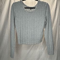 light gray ribbed long-sleeve crop top.