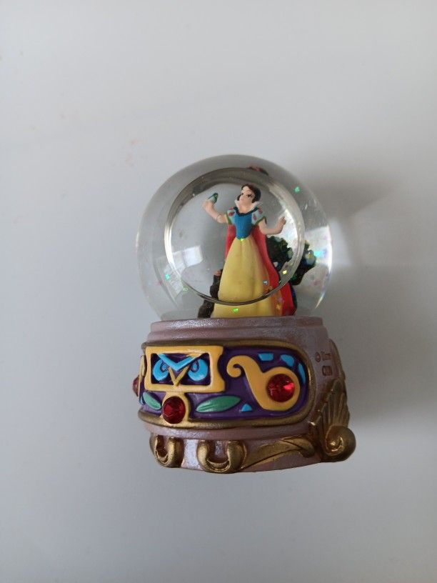 Disney Princess Snow White Mini Water Globe. 2.5” Glass & Resin. Decor 