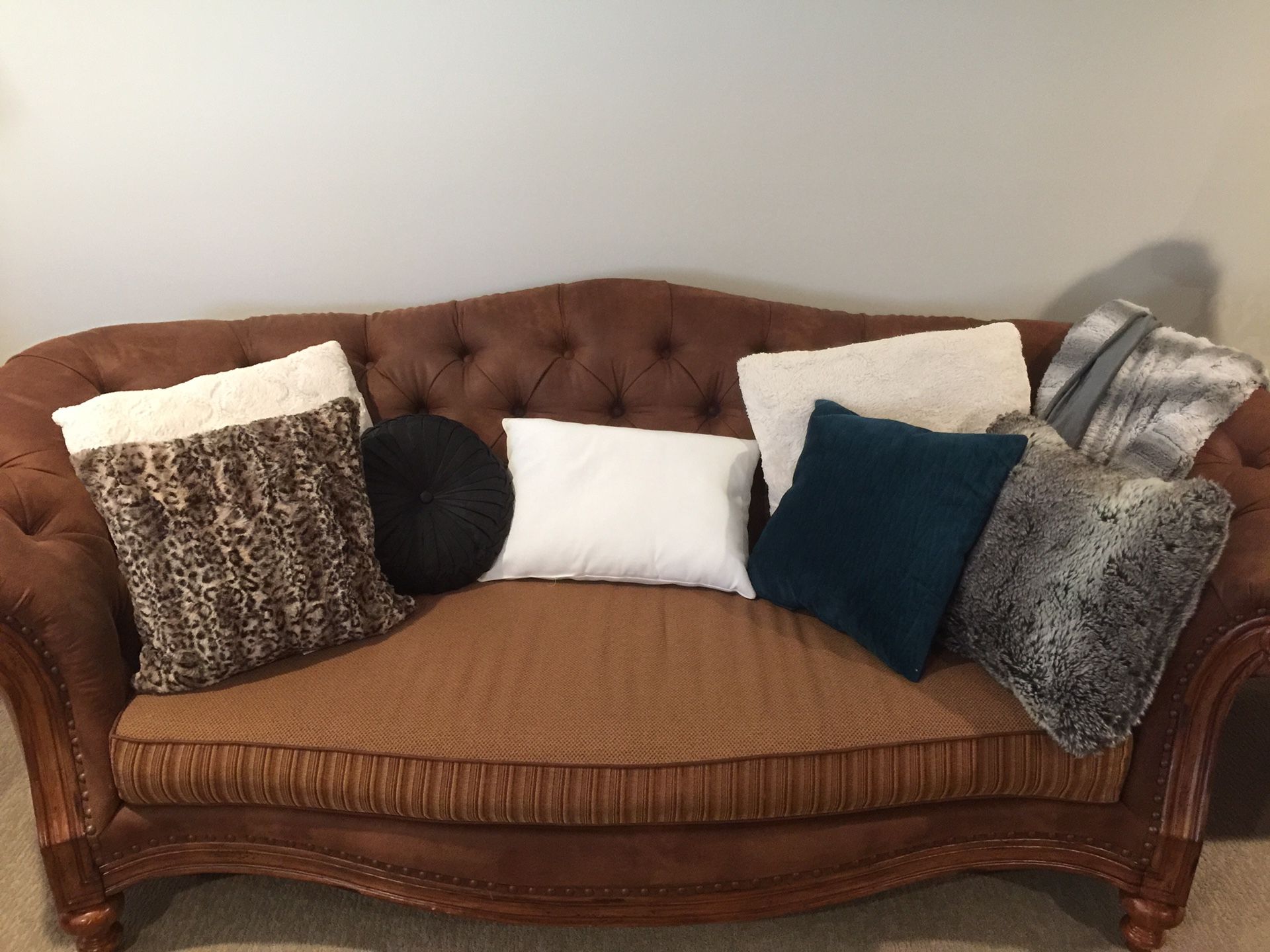 Tufted Back Sofa (price reduced)