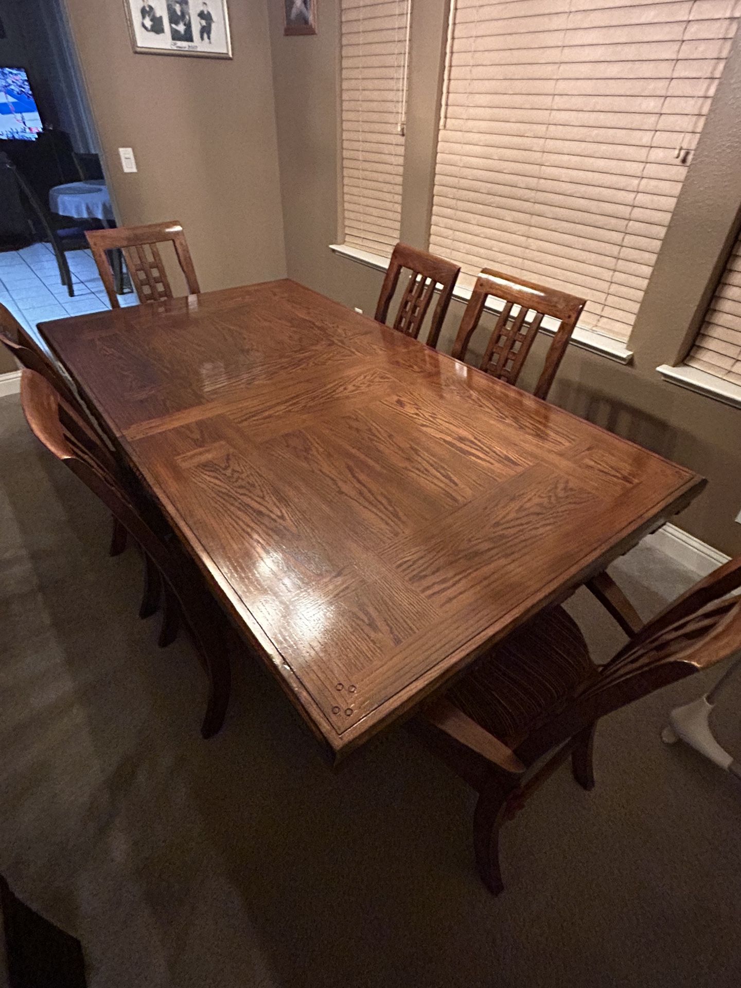 Extending Dining Room Table With 8 Chairs