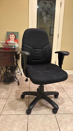 Black mesh office chair
