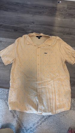 VOLCOM button up mens shirt size large. Yellow.